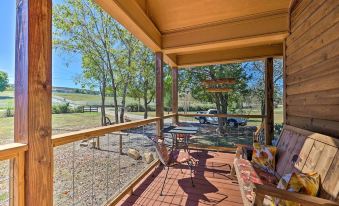 Secluded and Peaceful Tree Top Cabin with Loft