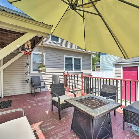 Stylish Suburban Home w/ Pool! 10 Mi to Royal Mtn