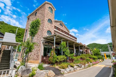 Hongcheon Gangae Pension Отели рядом с достопримечательностью «Palbongsan Tourist Site»