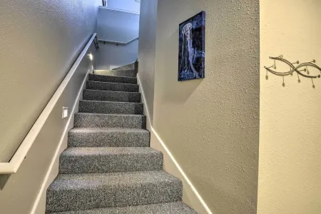 Resort Condo ~ 2 Mi to Sunset Beach Seashore! Отели рядом с достопримечательностью «Парк Сансет Бич»