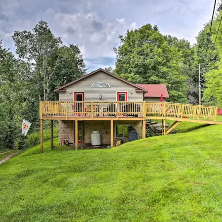 Bright Tucked-Away Cabin w/ Furnished Deck + Grill