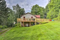 Bright Tucked-Away Cabin w/ Furnished Deck + Grill - Pet friendly
