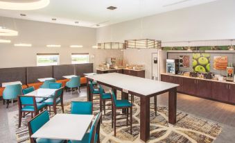 La Quinta Inn & Suites by Wyndham Rockford