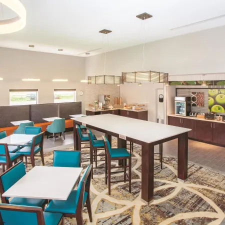La Quinta Inn & Suites by Wyndham Rockford