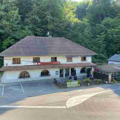 Auberge de la source Hotel Exterior