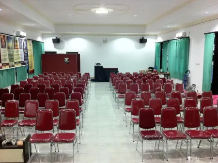 Hotel Prima Lumajang Отели в г. Lumajang