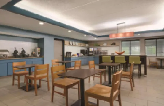 Country Inn & Suites by Radisson, Port Clinton, Oh - 3-Star