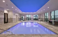 達爾哈特歡朋旅館和套房