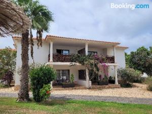 Tortuga Beach Lovely 2 Bed Apartment and Gardens