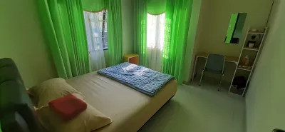 Cloverleaf Homestay Hotels near Taman Basket HOP 6