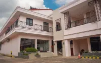 Megaria Hotel Hotel dekat Gereja Katolik Sang Penebus, Kampung Baru
