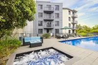 Oaks Sydney North Ryde Suites - Rooftop Pools