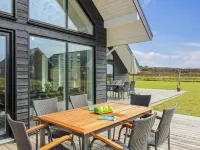 "Othinkarl" - 100m from the Sea - Hot Tub