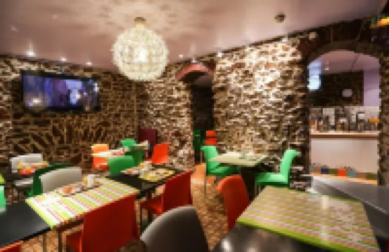 Le Montclair Montmartre by River