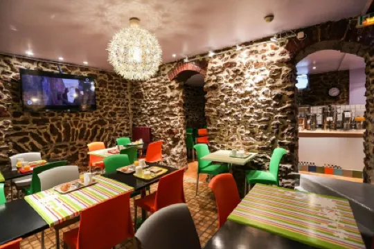 Le Montclair Montmartre by River