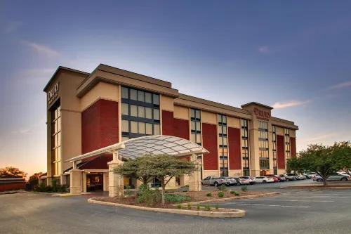 Drury Inn & Suites Evansville East - parking