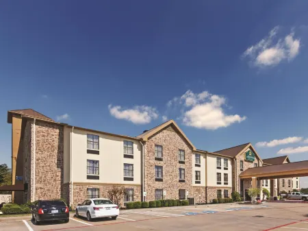 La Quinta Inn & Suites by Wyndham Denison - N. Lake Texoma