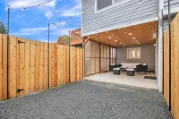 Pacific Northwest Retreat Duplex 3Min from Seattle by RedAwning Hotels in Тъкуила