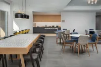 辛辛那提梅森唐普雷斯套房酒店 - 早餐