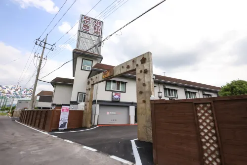 Hotel Yaja Damyangjum (Main Building)