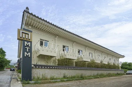 Mtm Family Hotel Отели рядом с достопримечательностью «Гробница Вонсон-вана в Кёнджу»