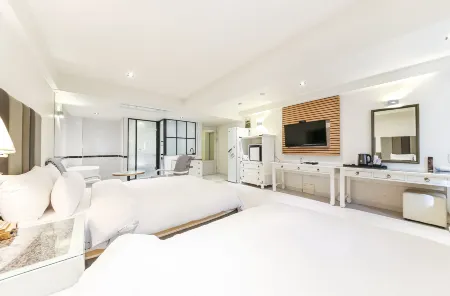 Jinju Hotel Owl Отели рядом с достопримечательностью «Чинянхо»