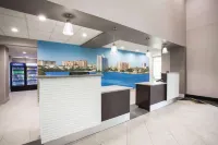 La Quinta Inn & Suites by Wyndham Clearwater South - Pools