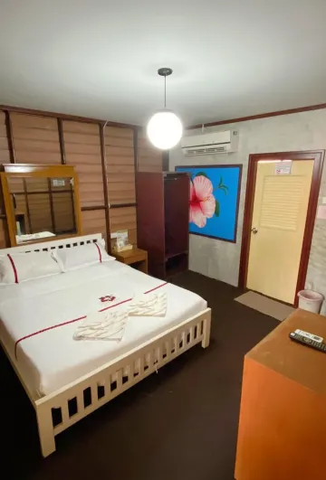 ห้องไม้พร้อมเครื่องปรับอากาศ