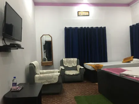 Tusti Greens Guest House,Guwahati Отели рядом с достопримечательностью «Phoneix»