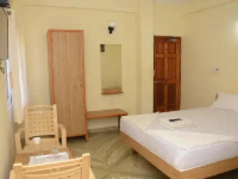 Hari Iyer Residency Hotels in Tiruchendur