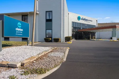 Clarion Pointe Bloomington-Normal Near I-55 and University Отели в г. Нормал