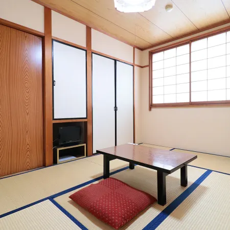 Business Ryokan Iroha Отели рядом с достопримечательностью «Традиционная японская деревня Сёва»