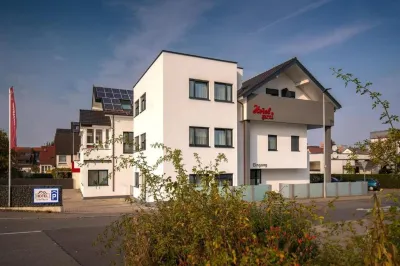Hotel am Stadtrand Hotels near Bottich - Ruit