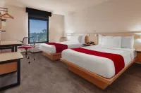 City Express by Marriott Leon Hoteles cerca de Lomalvernia Lugar de Oración y Encuentro