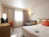 Novotel Marne-la-Vallée Collégien Hotels near Wat Vélouvanaram 紫法閣