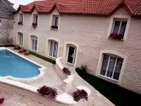Logis le Saint Nicolas Hotel di Meurville