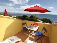 Hôtel les Calanques فنادق في روكبرون سور أرجينس