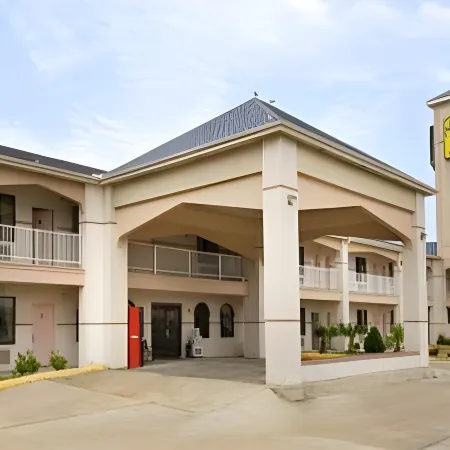 Super 8 by Wyndham Galveston Отели рядом с достопримечательностью «Парк Муди Гарденс Аттракшенс Тем»