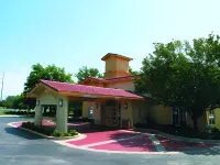 La Quinta Inn by Wyndham Kansas City Lenexa Hotels in Lenexa