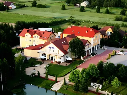 Hotel Chabrowy Dworek Hotel di Zyrardow