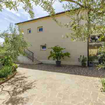 Marina Hotel Exterior