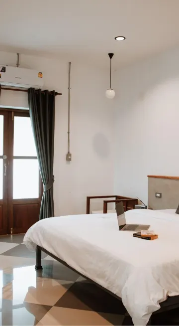 ห้องซูพีเรียร์เตียงคิงไซส์พร้อมระเบียง