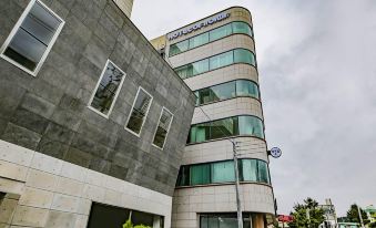 5. HOTEL 여기..
