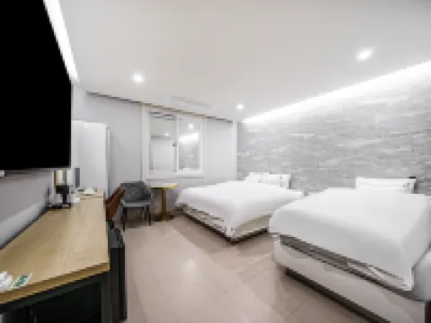 Gwangju Yongbong-Dong Yaja Gwangju Yongbong Branch Hotels near Gwangju History & Folk Museum