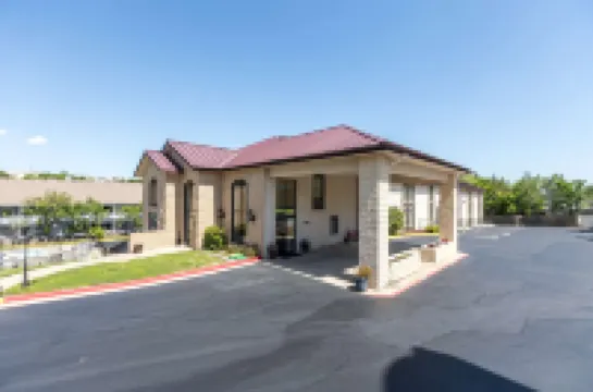 Super 8 by Wyndham Branson/Andy Williams Theatre