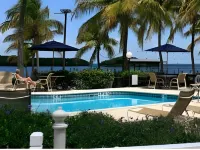 Coconut Palm Inn - Pools