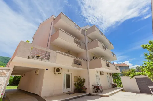 Rosić Apartments Hotels in Йошице