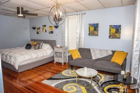 Downtown Cozy 2 Br Apt - 4Min Drive MardiGras Park
