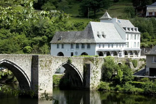 Hôtel la Rivière - ที่มีสระว่ายน้ำ
