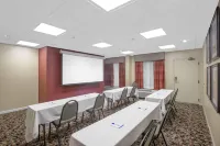 Howard Johnson by Wyndham Waterloo/Cedar Falls